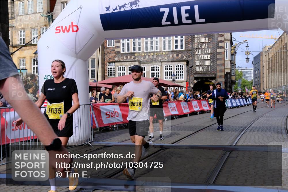 13.09.2026 - 21. swb-Marathon Bremen Tim E. http://msf.ph/oto/10304725 13.09.2026 10:48:35 Ziel 10316, 10421, 10638, 11058, 11135, 11241, 11582, 11683, 11781, 11815, 12259, 13570 meine-sportfotos.de