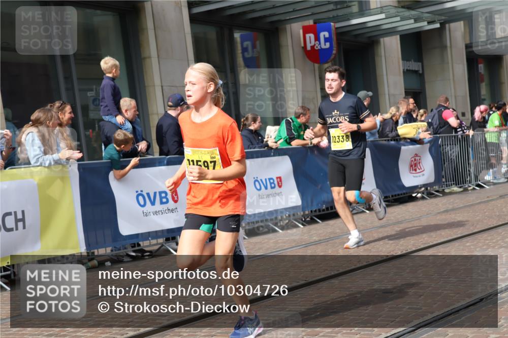 13.09.2026 - 21. swb-Marathon Bremen Strokosch-Dieckow http://msf.ph/oto/10304726 13.09.2026 10:52:43 Ziel 10284, 10304, 10585, 10714, 10734, 10863, 11012, 11038, 11238, 11282, 11386, 11575, 11766, 12019, 12170, 12369, 12398, 10193, 10339, 10652, 10761, 10812, 10827, 10906, 10958, 11002, 11109, 11144, 11350, 11362, 11597, 11604, 11605, 11669, 12338, 12361, 12399, 12439, 12533 meine-sportfotos.de