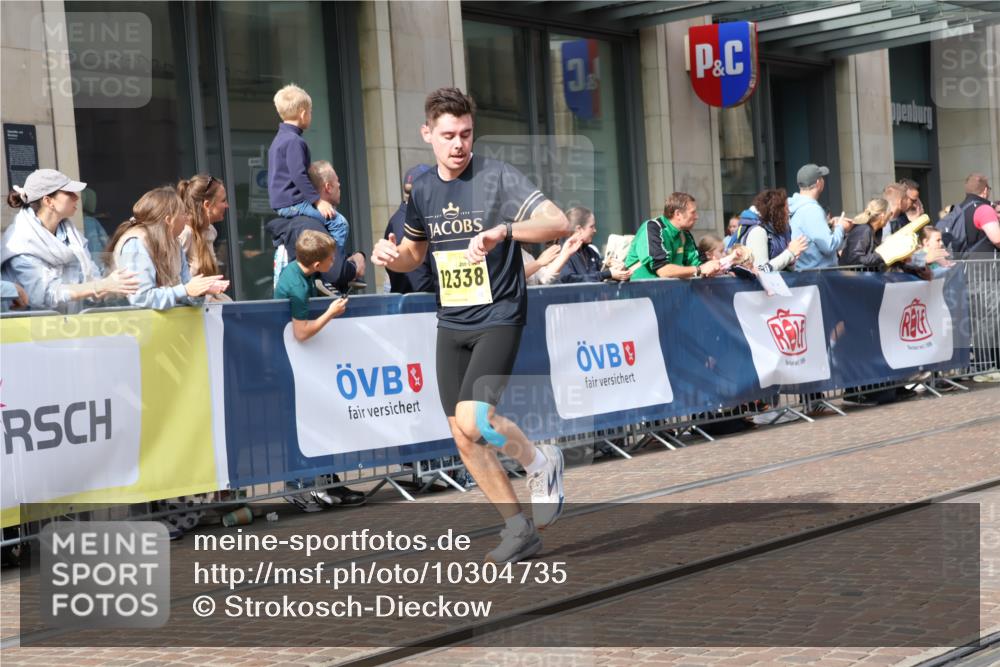 13.09.2026 - 21. swb-Marathon Bremen Strokosch-Dieckow http://msf.ph/oto/10304735 13.09.2026 10:52:44 Ziel 10284, 10304, 10585, 10714, 10734, 10863, 11012, 11038, 11238, 11282, 11386, 11575, 11766, 12019, 12170, 12369, 12398, 10193, 10339, 10652, 10734, 10761, 10812, 10827, 10906, 10958, 11002, 11109, 11144, 11350, 11362, 11597, 11604, 11605, 11669, 12338, 12361, 12399, 12439, 12533 meine-sportfotos.de