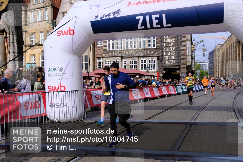 13.09.2026 - 21. swb-Marathon Bremen Tim E. http://msf.ph/oto/10304745 13.09.2026 10:48:38 Ziel 10316, 10421, 10426, 10638, 11135, 11241, 11582, 11683, 11781, 11815, 11837, 12259, 13570 meine-sportfotos.de