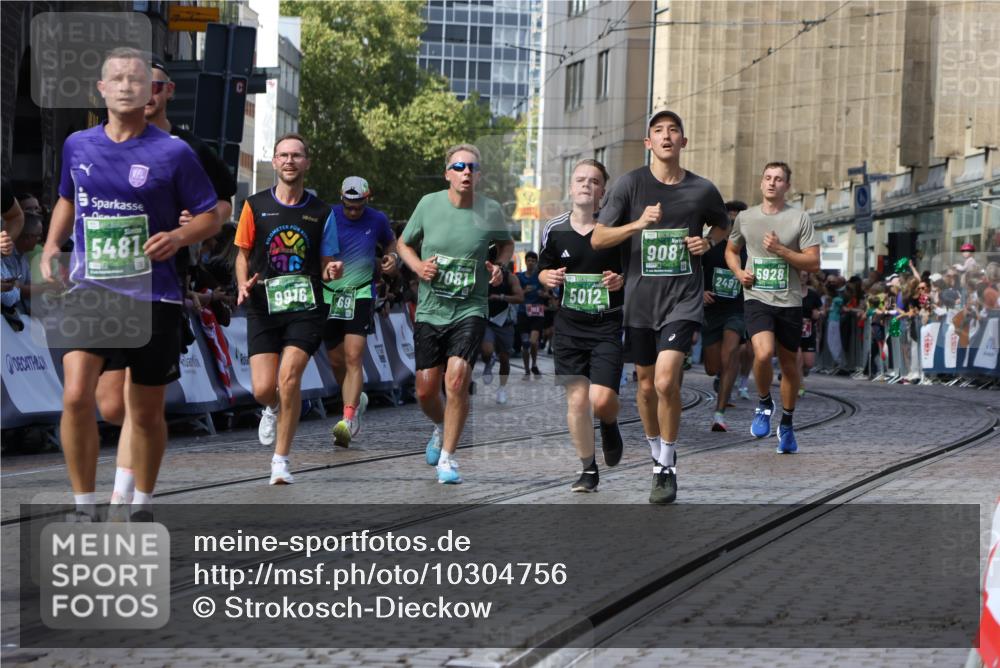 13.09.2026 - 21. swb-Marathon Bremen Strokosch-Dieckow http://msf.ph/oto/10304756 13.09.2026 13:24:08 Ziel 342, 2210, 2288, 2485, 2517, 2560, 3044, 3642, 4601, 4671, 5011, 5116, 5146, 5231, 5908, 6157, 6332, 6648, 7105, 7216, 7357, 7475, 7761, 8051, 8052, 8095, 8290, 10059, 10115, 13007, 13197, 776, 909, 1250, 2295, 2491, 4000, 4559, 5012, 5208, 5481, 5928, 5929, 6105, 7059, 7069, 7081, 7156, 8082, 8415, 9087, 9916 meine-sportfotos.de