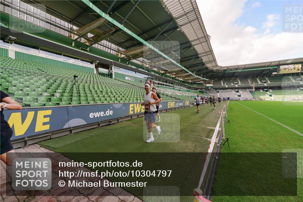 13.09.2026 - 21. swb-Marathon Bremen Michael Burmester http://msf.ph/oto/10304797 13.09.2026 12:53:59 Laufen im Stadion 102, 145, 161, 189, 201, 313, 376, 385, 461, 472, 481, 541, 560, 615, 616, 666, 675, 696, 740, 755, 816, 827, 982, 985, 987, 1053, 1056, 1076, 1207, 1252, 1297, 1419, 1433, 1445, 1468, 1528, 1542, 1551, 1631, 1646, 1658, 1664, 1704, 1707, 1814, 2007, 2043, 2055, 2203, 2280, 2350, 2362, 2390, 2401, 2422, 2454, 2499, 2623, 2701, 2733, 2801, 2820, 2824, 2858, 2870, 2882, 2913, 2962, 2971, 2997, 3012, 3054, 3149, 3206, 3236, 3241, 3356, 3357, 3362, 3413, 4605 meine-sportfotos.de