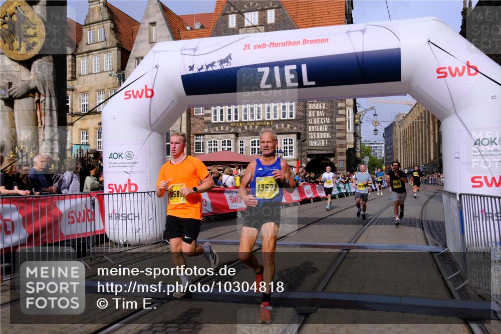 13.09.2026 - 21. swb-Marathon Bremen Tim E. http://msf.ph/oto/10304818 13.09.2026 10:48:44 Ziel 10231, 10269, 10421, 10426, 10489, 10538, 10638, 10770, 10814, 10993, 11135, 11196, 11241, 11582, 11611, 11683, 11815, 11837, 12259, 13570 meine-sportfotos.de