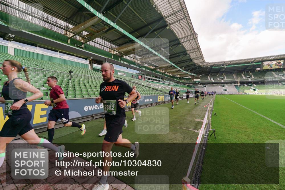 13.09.2026 - 21. swb-Marathon Bremen Michael Burmester http://msf.ph/oto/10304830 13.09.2026 12:54:07 Laufen im Stadion 102, 145, 161, 189, 201, 313, 376, 385, 461, 472, 481, 541, 560, 615, 616, 666, 675, 696, 740, 755, 816, 827, 982, 985, 987, 1053, 1056, 1076, 1207, 1297, 1419, 1433, 1445, 1468, 1528, 1542, 1551, 1631, 1658, 1664, 1704, 1707, 1814, 2055, 2280, 2350, 2362, 2390, 2401, 2422, 2454, 2474, 2499, 2623, 2701, 2733, 2801, 2820, 2824, 2858, 2870, 2882, 2913, 2922, 2962, 2971, 2997, 3012, 3054, 3134, 3175, 3206, 3236, 3241, 3356, 3357, 3362, 3413, 4605 meine-sportfotos.de