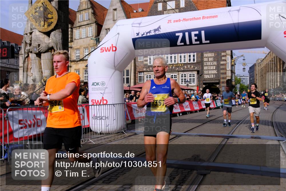 13.09.2026 - 21. swb-Marathon Bremen Tim E. http://msf.ph/oto/10304851 13.09.2026 10:48:44 Ziel 10231, 10269, 10421, 10426, 10489, 10538, 10638, 10770, 10814, 10993, 11135, 11196, 11241, 11582, 11611, 11683, 11815, 11837, 12259, 13570 meine-sportfotos.de