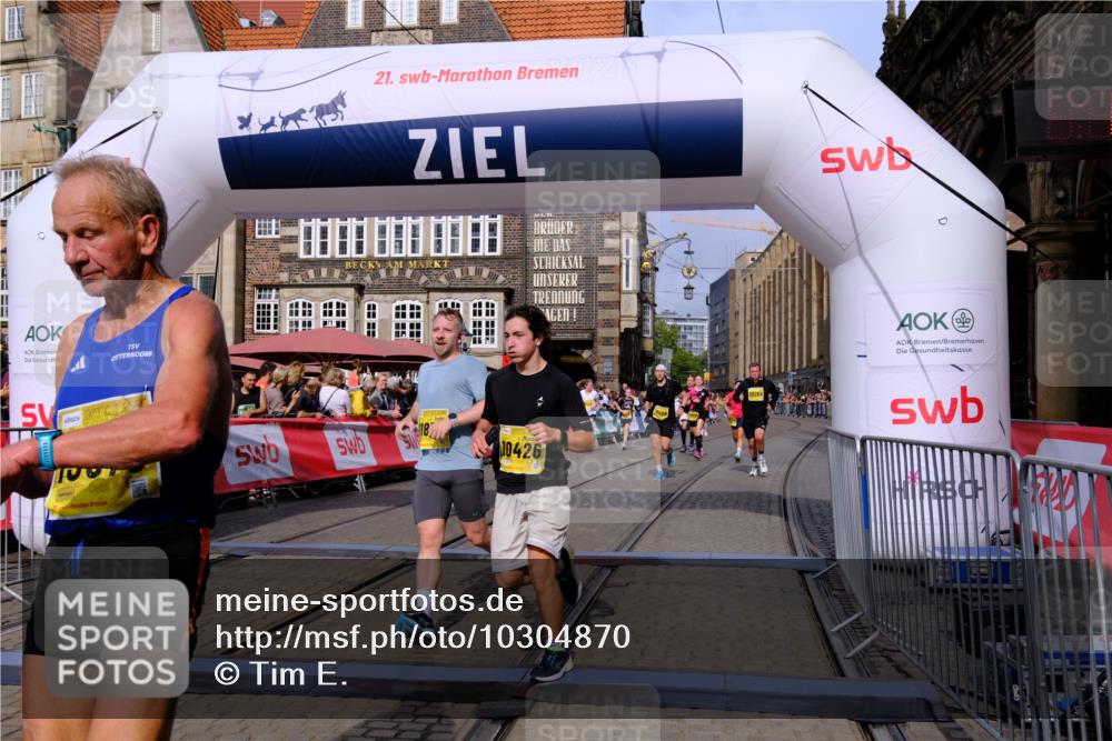 13.09.2026 - 21. swb-Marathon Bremen Tim E. http://msf.ph/oto/10304870 13.09.2026 10:48:46 Ziel 10231, 10269, 10421, 10426, 10489, 10538, 10638, 10770, 10814, 10917, 10993, 11135, 11196, 11582, 11611, 11683, 11815, 11837, 12259, 13570 meine-sportfotos.de