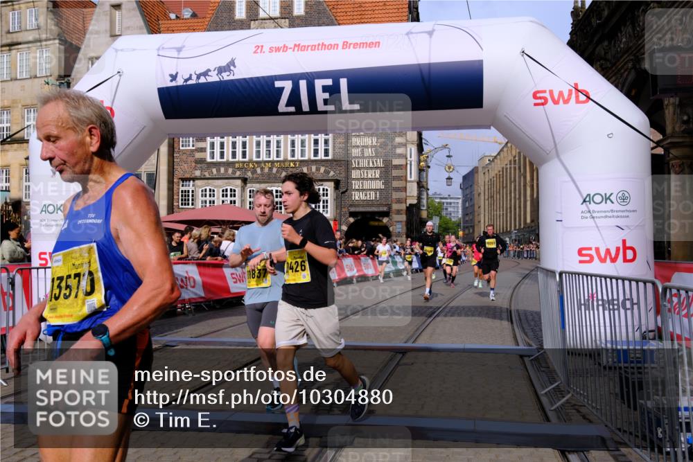 13.09.2026 - 21. swb-Marathon Bremen Tim E. http://msf.ph/oto/10304880 13.09.2026 10:48:46 Ziel 10231, 10269, 10421, 10426, 10489, 10538, 10638, 10770, 10814, 10917, 10993, 11135, 11196, 11582, 11611, 11683, 11815, 11837, 12259, 13570 meine-sportfotos.de