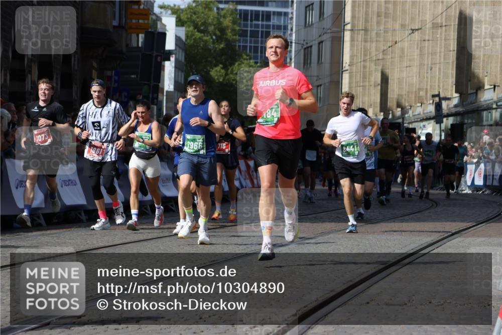 13.09.2026 - 21. swb-Marathon Bremen Strokosch-Dieckow http://msf.ph/oto/10304890 13.09.2026 13:30:09 Ziel 109, 124, 454, 716, 1073, 1173, 1205, 1581, 1759, 1848, 1861, 2289, 3320, 3618, 3667, 3908, 4115, 4524, 4575, 4576, 5631, 6006, 6127, 6725, 7079, 7093, 7884, 8267, 8481, 8612, 8771, 8899, 9049, 9534, 9747, 9770, 10013, 881, 1909, 1938, 2265, 2364, 2900, 4763, 5615, 7184, 7966, 8090, 8105, 8169, 8314, 8441, 8494, 9015, 9412, 9529 meine-sportfotos.de