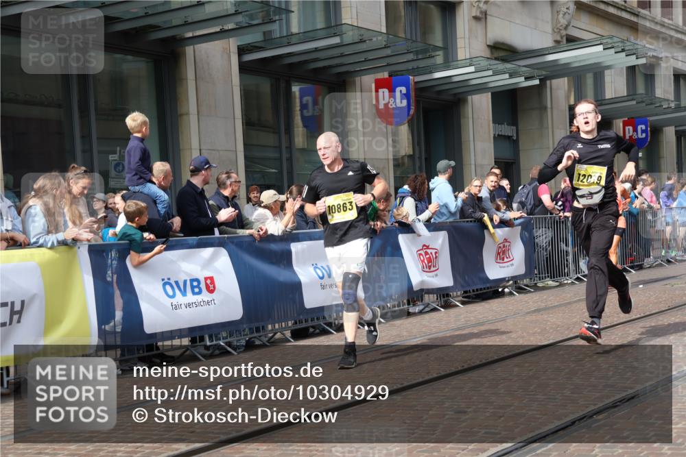 13.09.2026 - 21. swb-Marathon Bremen Strokosch-Dieckow http://msf.ph/oto/10304929 13.09.2026 10:52:51 Ziel 10284, 10448, 10585, 10714, 10780, 10863, 11012, 11238, 11282, 11386, 11575, 11766, 12040, 12170, 12275, 12369, 12398, 12461, 10193, 10304, 10339, 10652, 10734, 10812, 10827, 10906, 11002, 11038, 11109, 11144, 11350, 11362, 11386, 11597, 12019, 12338, 12361, 12399, 12439, 12533 meine-sportfotos.de