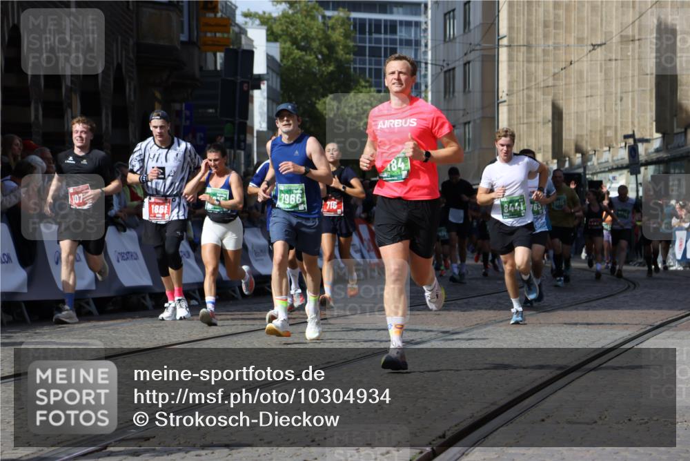 13.09.2026 - 21. swb-Marathon Bremen Strokosch-Dieckow http://msf.ph/oto/10304934 13.09.2026 13:30:09 Ziel 109, 124, 454, 716, 1073, 1173, 1205, 1581, 1759, 1848, 1861, 2289, 3320, 3618, 3667, 3908, 4115, 4524, 4575, 4576, 5631, 6006, 6127, 6725, 7079, 7093, 7884, 8267, 8481, 8612, 8771, 8899, 9049, 9534, 9747, 9770, 10013, 881, 1909, 1938, 2265, 2364, 2900, 4763, 5615, 7184, 7966, 8090, 8105, 8169, 8314, 8441, 8494, 9015, 9412, 9529 meine-sportfotos.de