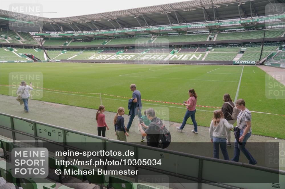 13.09.2026 - 21. swb-Marathon Bremen Michael Burmester http://msf.ph/oto/10305034 13.09.2026 11:20:50 Laufen im Stadion  meine-sportfotos.de