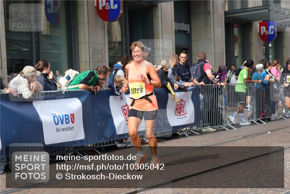 13.09.2026 - 21. swb-Marathon Bremen Strokosch-Dieckow http://msf.ph/oto/10305042 13.09.2026 10:52:53 Ziel 10284, 10448, 10585, 10714, 10757, 10780, 10863, 11012, 11238, 11282, 11575, 11766, 12040, 12170, 12275, 12369, 12398, 12461, 10193, 10304, 10339, 10652, 10734, 10812, 10827, 10863, 10906, 11002, 11038, 11109, 11144, 11350, 11362, 11386, 11597, 11766, 12019, 12338, 12399, 12533 meine-sportfotos.de