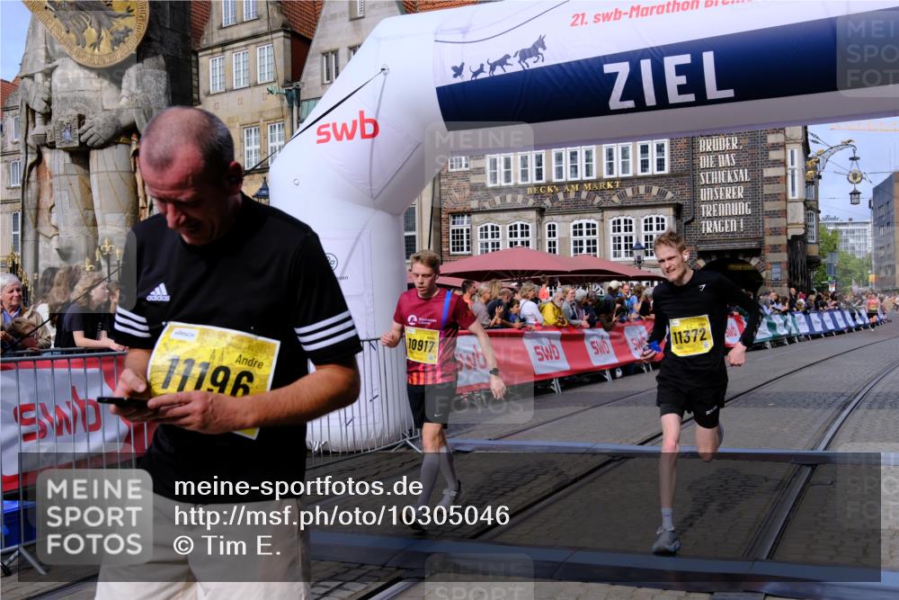 13.09.2026 - 21. swb-Marathon Bremen Tim E. http://msf.ph/oto/10305046 13.09.2026 10:48:56 Ziel 10231, 10269, 10426, 10489, 10538, 10770, 10814, 10815, 10917, 10993, 11196, 11372, 11611, 11837 meine-sportfotos.de