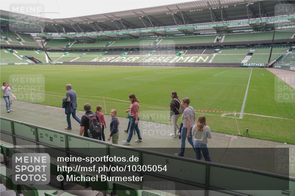 13.09.2026 - 21. swb-Marathon Bremen Michael Burmester http://msf.ph/oto/10305054 13.09.2026 11:20:52 Laufen im Stadion  meine-sportfotos.de