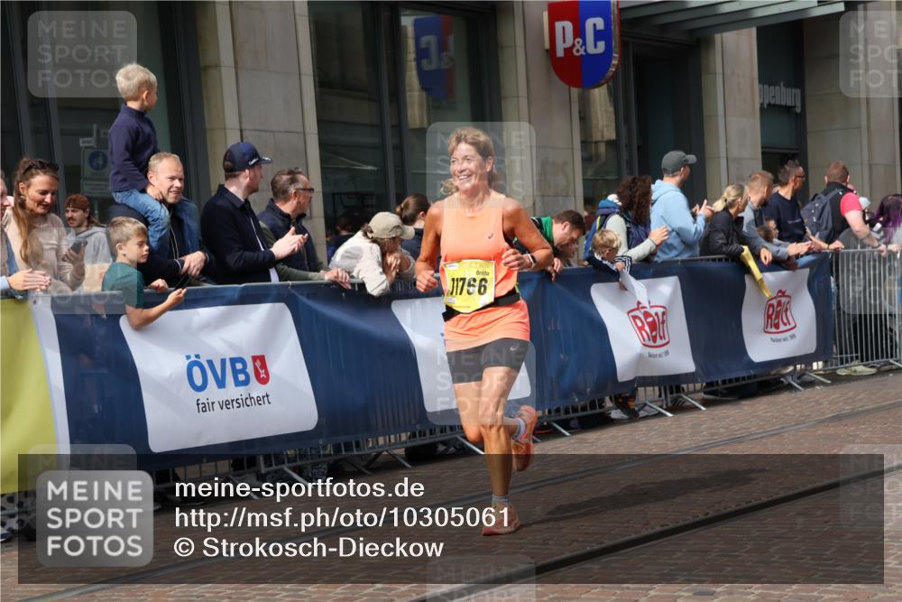 13.09.2026 - 21. swb-Marathon Bremen Strokosch-Dieckow http://msf.ph/oto/10305061 13.09.2026 10:52:54 Ziel 10284, 10448, 10585, 10714, 10757, 10780, 11012, 11168, 11238, 11282, 11379, 11575, 12040, 12170, 12275, 12369, 12398, 12461, 10193, 10304, 10339, 10652, 10734, 10827, 10863, 10906, 11002, 11038, 11109, 11144, 11350, 11362, 11386, 11597, 11766, 12019, 12338, 12399 meine-sportfotos.de