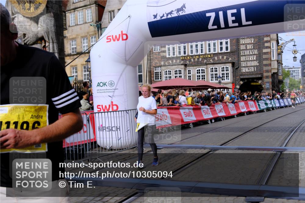 13.09.2026 - 21. swb-Marathon Bremen Tim E. http://msf.ph/oto/10305094 13.09.2026 10:48:59 Ziel 10231, 10269, 10489, 10538, 10770, 10814, 10815, 10917, 10993, 11196, 11372, 11611, 11885, 13512 meine-sportfotos.de