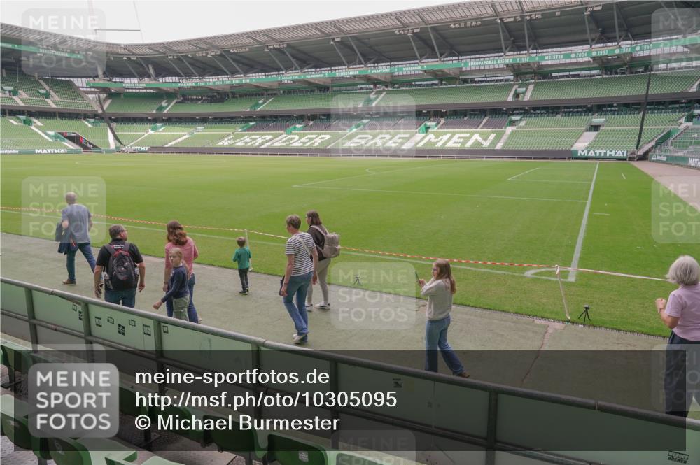 13.09.2026 - 21. swb-Marathon Bremen Michael Burmester http://msf.ph/oto/10305095 13.09.2026 11:20:55 Laufen im Stadion  meine-sportfotos.de