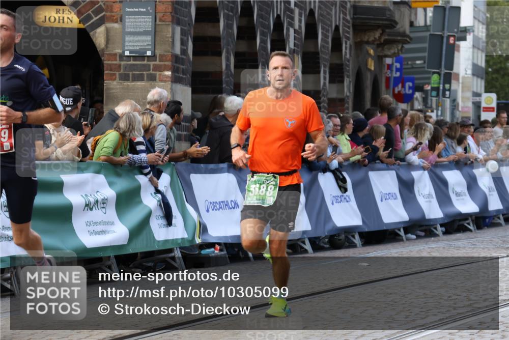 13.09.2026 - 21. swb-Marathon Bremen Strokosch-Dieckow http://msf.ph/oto/10305099 13.09.2026 12:59:05 Ziel 1576, 2049, 3624, 5672, 6929, 8065, 658, 1248, 1508, 1751, 1993, 2651, 3584, 4096, 6991, 8383, 9533 meine-sportfotos.de