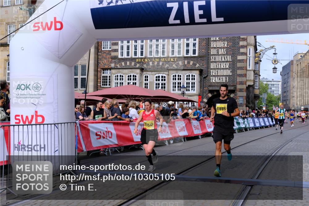 13.09.2026 - 21. swb-Marathon Bremen Tim E. http://msf.ph/oto/10305105 13.09.2026 10:49:05 Ziel 10815, 10917, 11372, 11885, 12204, 13512, 13555 meine-sportfotos.de