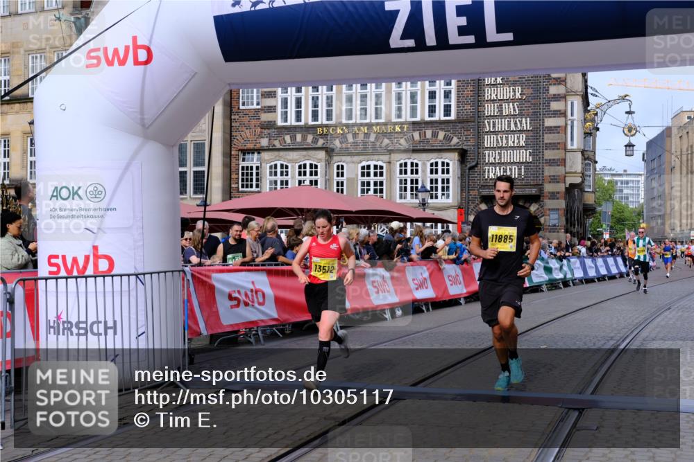 13.09.2026 - 21. swb-Marathon Bremen Tim E. http://msf.ph/oto/10305117 13.09.2026 10:49:05 Ziel 10815, 10917, 11372, 11885, 12204, 13512, 13555 meine-sportfotos.de