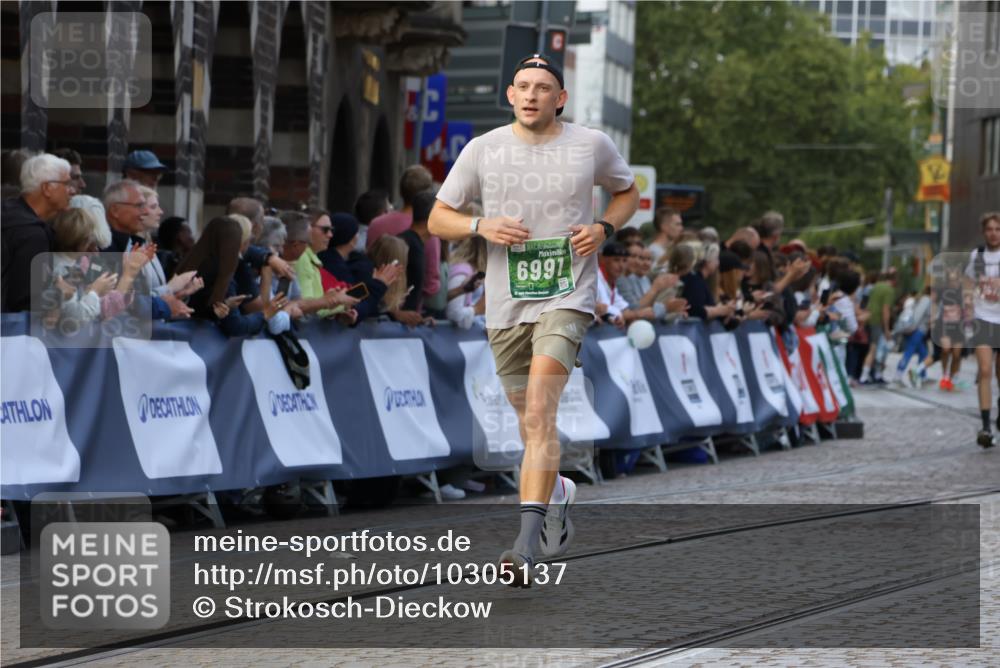13.09.2026 - 21. swb-Marathon Bremen Strokosch-Dieckow http://msf.ph/oto/10305137 13.09.2026 12:59:06 Ziel 1576, 2049, 3624, 4847, 5672, 6929, 8065, 658, 1248, 1508, 1751, 1800, 1993, 2651, 3584, 4096, 6991, 8383, 9533 meine-sportfotos.de