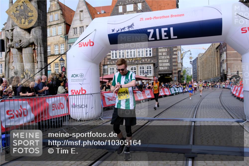 13.09.2026 - 21. swb-Marathon Bremen Tim E. http://msf.ph/oto/10305164 13.09.2026 10:49:12 Ziel 10253, 10293, 10566, 11885, 11891, 12027, 12204, 12350, 13512, 13555 meine-sportfotos.de