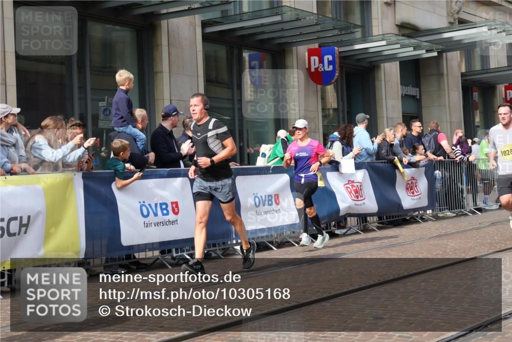 13.09.2026 - 21. swb-Marathon Bremen Strokosch-Dieckow http://msf.ph/oto/10305168 13.09.2026 10:52:58 Ziel 10284, 10448, 10585, 10757, 10780, 10821, 10886, 11012, 11168, 11282, 11379, 11590, 12040, 12056, 12170, 12275, 12308, 12398, 12461, 10193, 10304, 10339, 10652, 10714, 10734, 10827, 10863, 10906, 11002, 11038, 11144, 11238, 11362, 11386, 11575, 11597, 11766, 12019, 12338, 12369, 12399 meine-sportfotos.de