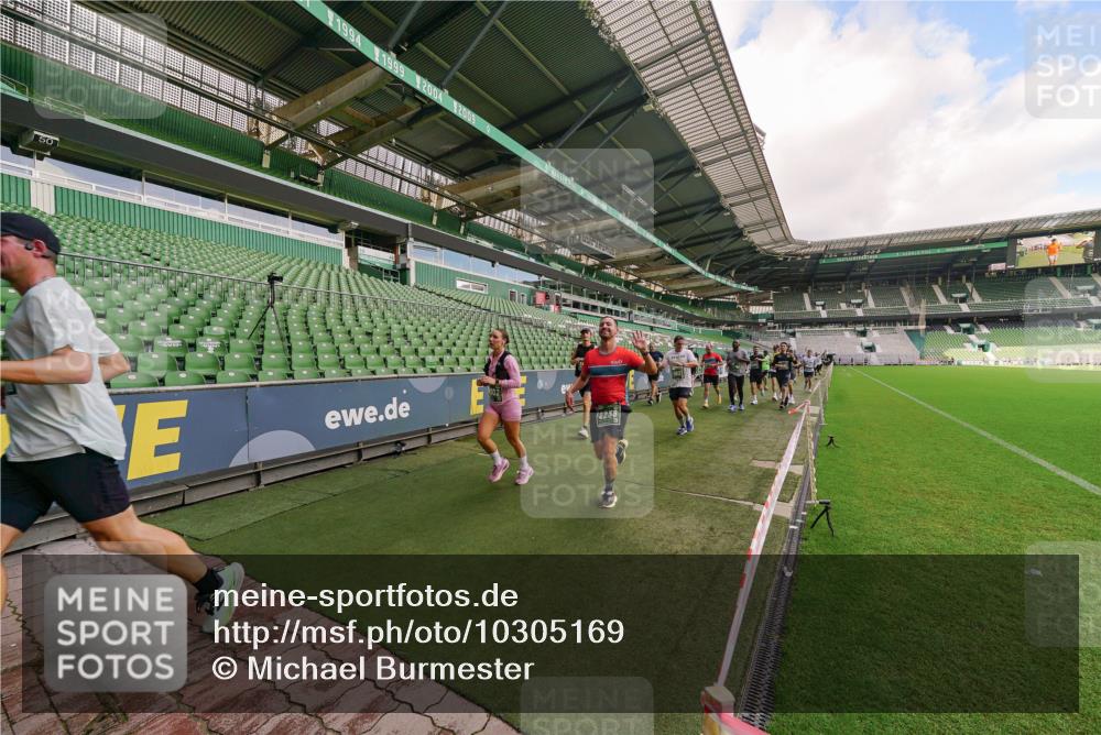 13.09.2026 - 21. swb-Marathon Bremen Michael Burmester http://msf.ph/oto/10305169 13.09.2026 12:55:16 Laufen im Stadion 161, 189, 201, 205, 385, 388, 411, 461, 465, 472, 481, 495, 655, 666, 816, 827, 854, 913, 1053, 1058, 1076, 1197, 1390, 1419, 1468, 1537, 1551, 1599, 1631, 1645, 1658, 1750, 2122, 2125, 2234, 2251, 2260, 2319, 2383, 2390, 2474, 2499, 2604, 2623, 2701, 2733, 2801, 2824, 2870, 2882, 2913, 2922, 2962, 2971, 3012, 3054, 3057, 3134, 3175, 3192, 3206, 3241, 3246, 3346, 3356, 3357, 3411, 3413, 3508, 3706, 3716, 3836, 4135, 4137, 4413, 4479, 4733, 5277, 5430, 5530, 6106, 107, 2498 meine-sportfotos.de