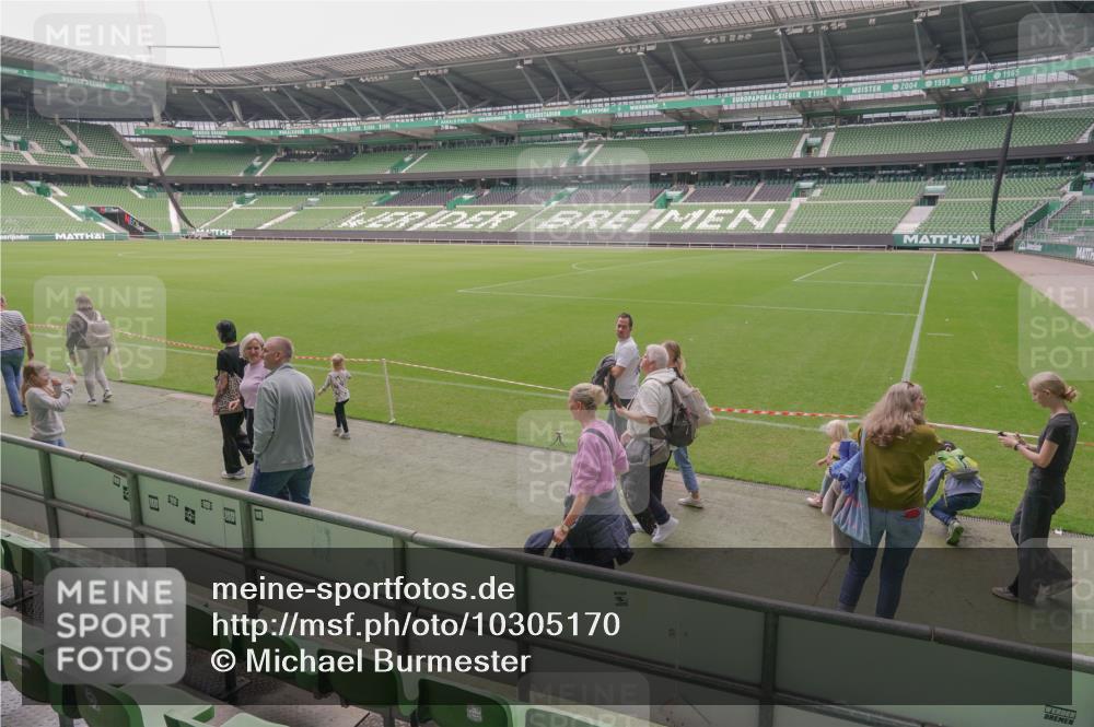 13.09.2026 - 21. swb-Marathon Bremen Michael Burmester http://msf.ph/oto/10305170 13.09.2026 11:21:03 Laufen im Stadion  meine-sportfotos.de