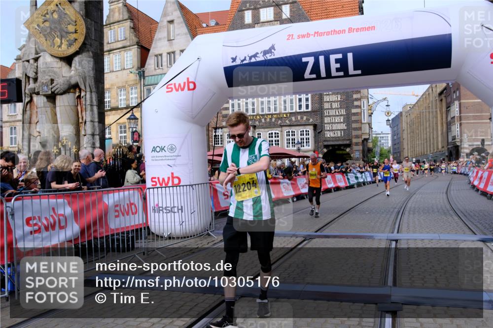 13.09.2026 - 21. swb-Marathon Bremen Tim E. http://msf.ph/oto/10305176 13.09.2026 10:49:12 Ziel 10253, 10293, 10566, 11885, 11891, 12027, 12204, 12350, 13512, 13555 meine-sportfotos.de