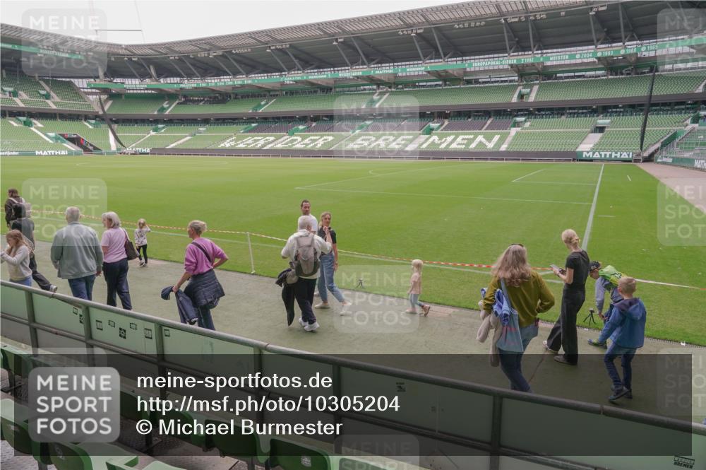 13.09.2026 - 21. swb-Marathon Bremen Michael Burmester http://msf.ph/oto/10305204 13.09.2026 11:21:06 Laufen im Stadion  meine-sportfotos.de