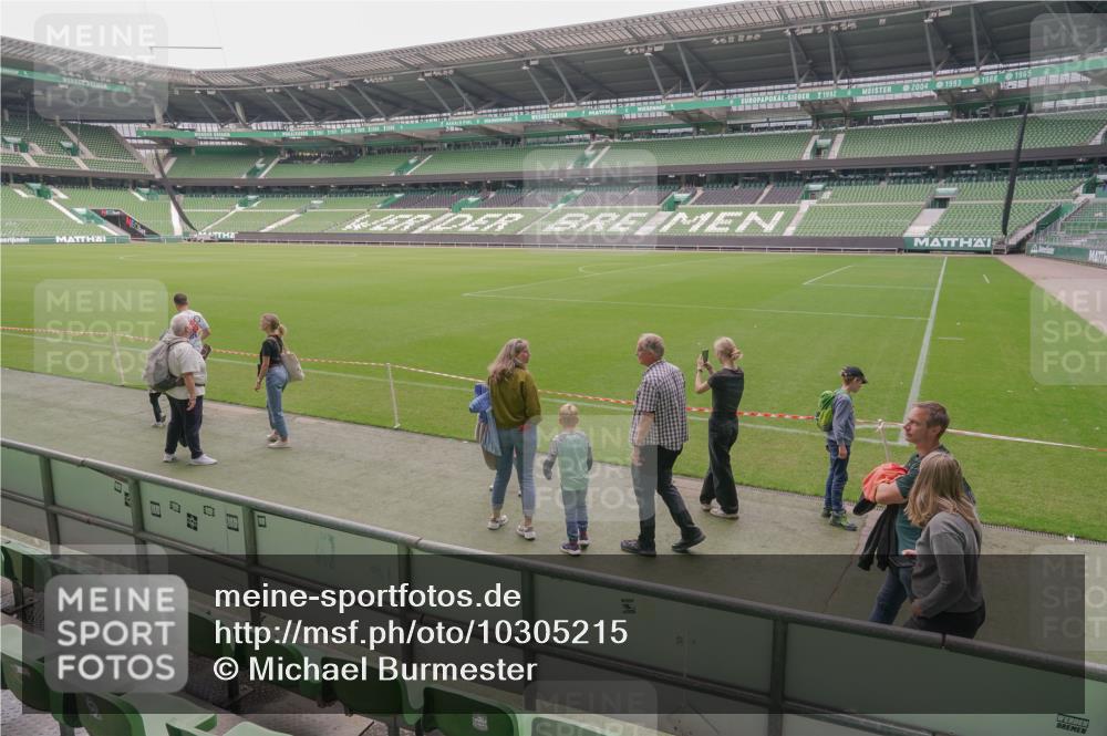 13.09.2026 - 21. swb-Marathon Bremen Michael Burmester http://msf.ph/oto/10305215 13.09.2026 11:21:13 Laufen im Stadion  meine-sportfotos.de