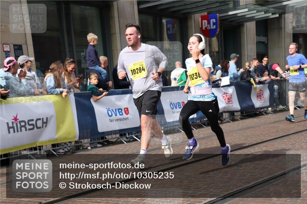 13.09.2026 - 21. swb-Marathon Bremen Strokosch-Dieckow http://msf.ph/oto/10305235 13.09.2026 10:53:00 Ziel 10284, 10448, 10585, 10757, 10780, 10821, 10886, 11012, 11168, 11379, 11590, 12040, 12056, 12170, 12275, 12308, 12398, 12461, 10193, 10304, 10339, 10652, 10714, 10734, 10827, 10863, 11002, 11038, 11144, 11238, 11282, 11362, 11386, 11575, 11597, 11766, 12019, 12338, 12369, 12399 meine-sportfotos.de