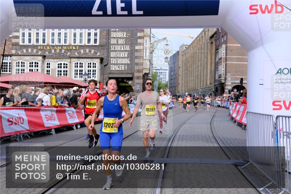 13.09.2026 - 21. swb-Marathon Bremen Tim E. http://msf.ph/oto/10305281 13.09.2026 10:49:16 Ziel 10253, 10293, 10392, 10566, 11885, 11891, 12027, 12204, 12350, 13512, 13555 meine-sportfotos.de