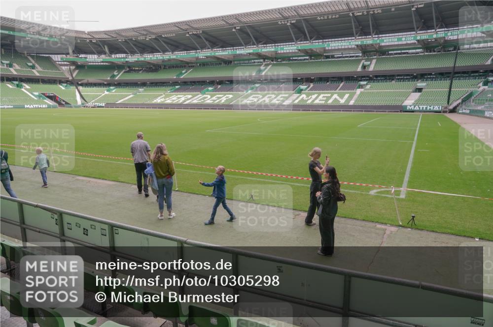 13.09.2026 - 21. swb-Marathon Bremen Michael Burmester http://msf.ph/oto/10305298 13.09.2026 11:21:26 Laufen im Stadion  meine-sportfotos.de