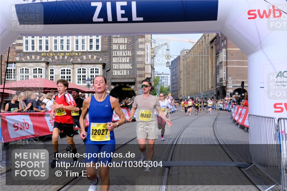 13.09.2026 - 21. swb-Marathon Bremen Tim E. http://msf.ph/oto/10305304 13.09.2026 10:49:16 Ziel 10253, 10293, 10392, 10566, 11885, 11891, 12027, 12204, 12350, 13512, 13555 meine-sportfotos.de