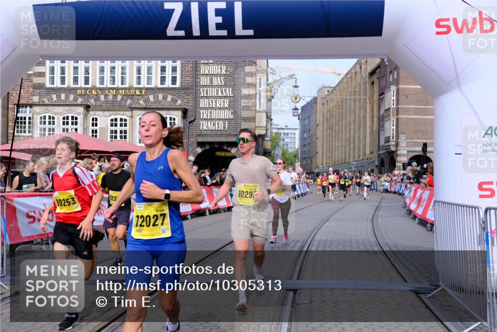 13.09.2026 - 21. swb-Marathon Bremen Tim E. http://msf.ph/oto/10305313 13.09.2026 10:49:16 Ziel 10253, 10293, 10392, 10566, 11885, 11891, 12027, 12204, 12350, 13512, 13555 meine-sportfotos.de