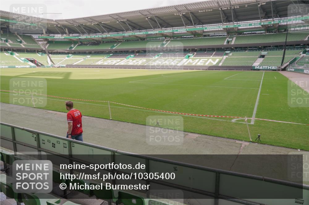 13.09.2026 - 21. swb-Marathon Bremen Michael Burmester http://msf.ph/oto/10305400 13.09.2026 11:32:51 Laufen im Stadion  meine-sportfotos.de