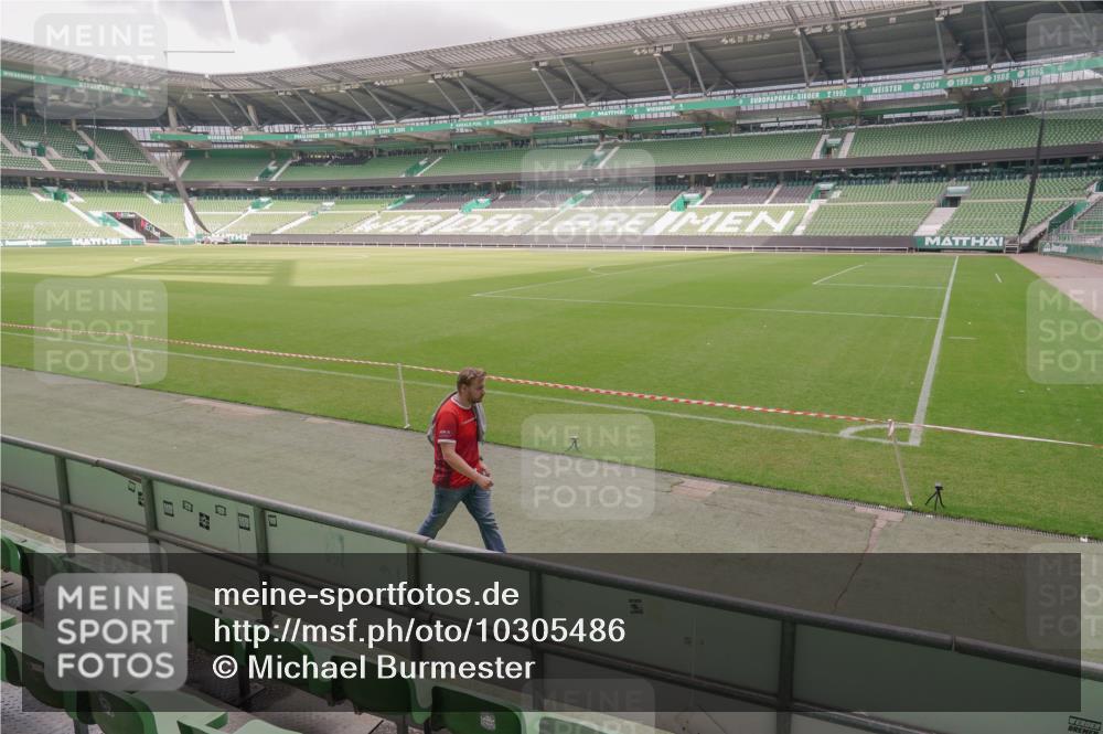 13.09.2026 - 21. swb-Marathon Bremen Michael Burmester http://msf.ph/oto/10305486 13.09.2026 11:37:37 Laufen im Stadion  meine-sportfotos.de