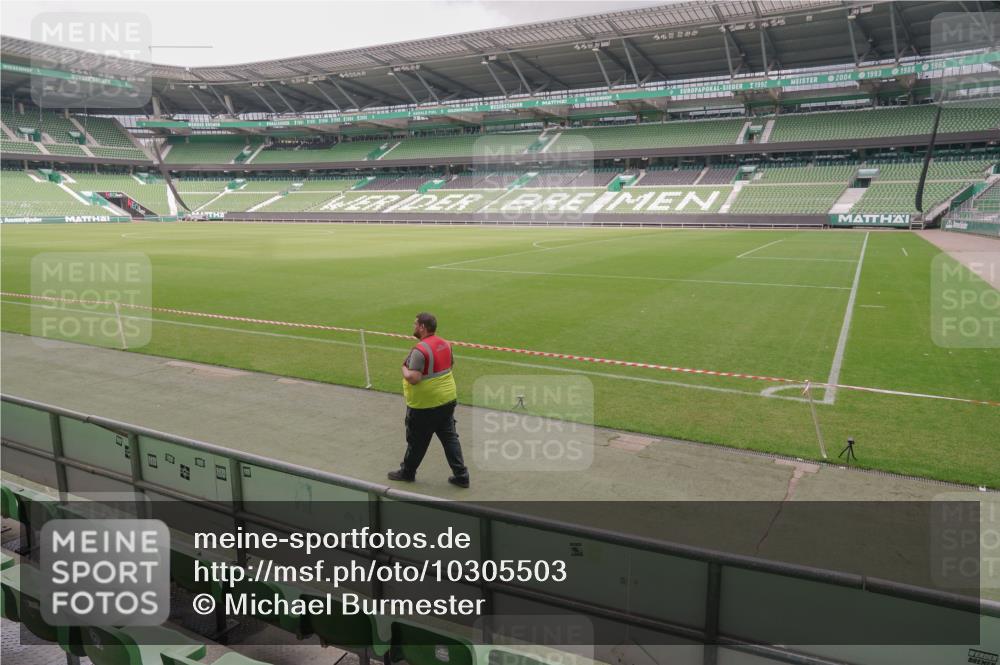 13.09.2026 - 21. swb-Marathon Bremen Michael Burmester http://msf.ph/oto/10305503 13.09.2026 11:39:34 Laufen im Stadion  meine-sportfotos.de