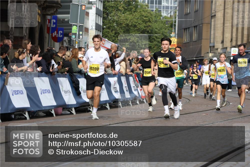 13.09.2026 - 21. swb-Marathon Bremen Strokosch-Dieckow http://msf.ph/oto/10305587 13.09.2026 10:51:06 Ziel 10267, 10537, 10764, 11076, 11170, 11220, 11753, 11774, 11961, 12052, 12070, 12179, 12309, 12351, 12488, 12560, 13544, 10381, 10471, 10515, 10808, 10887, 11503, 11537, 11801, 11973, 12051, 12133, 12552 meine-sportfotos.de