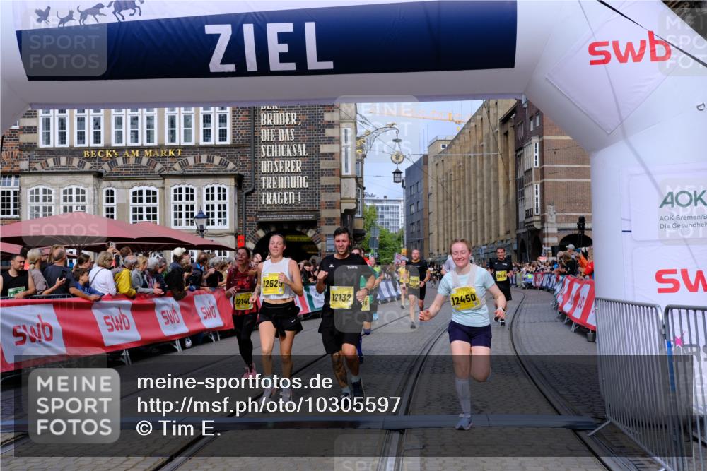 13.09.2026 - 21. swb-Marathon Bremen Tim E. http://msf.ph/oto/10305597 13.09.2026 10:49:25 Ziel 10253, 10293, 10294, 10392, 10514, 10566, 10655, 11316, 11567, 11891, 11896, 11984, 12027, 12132, 12149, 12350, 12450, 12529, 13555, 13577 meine-sportfotos.de