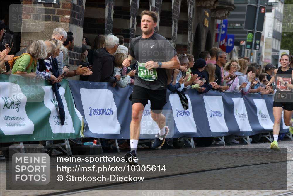 13.09.2026 - 21. swb-Marathon Bremen Strokosch-Dieckow http://msf.ph/oto/10305614 13.09.2026 12:59:33 Ziel 658, 1248, 1508, 1751, 1800, 1993, 2651, 3584, 3688, 4096, 4399, 6991, 8383, 9533, 126, 277, 466, 862, 1485, 1852, 4964, 5316, 5828, 6557 meine-sportfotos.de