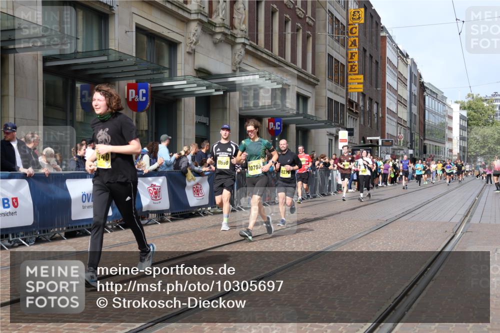 13.09.2026 - 21. swb-Marathon Bremen Strokosch-Dieckow http://msf.ph/oto/10305697 13.09.2026 10:53:14 Ziel 10141, 10174, 10222, 10227, 10478, 10479, 10626, 10757, 10780, 10821, 10838, 10845, 10886, 10905, 11168, 11242, 11379, 11446, 11502, 11590, 11800, 12056, 12119, 12308, 12331, 12341, 13597, 10284, 10304, 10448, 10585, 10714, 10863, 11012, 11238, 11282, 11386, 11575, 11766, 12040, 12170, 12275, 12369, 12398, 12461 meine-sportfotos.de
