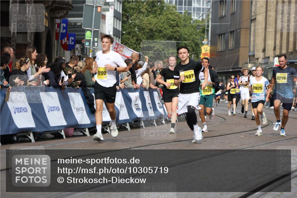 13.09.2026 - 21. swb-Marathon Bremen Strokosch-Dieckow http://msf.ph/oto/10305719 13.09.2026 10:51:07 Ziel 10267, 10537, 10764, 11076, 11087, 11170, 11220, 11753, 11774, 11961, 12052, 12070, 12179, 12309, 12351, 12488, 12560, 13544, 10381, 10471, 10515, 10808, 10887, 11503, 11537, 11801, 11973, 12051, 12133, 12552 meine-sportfotos.de