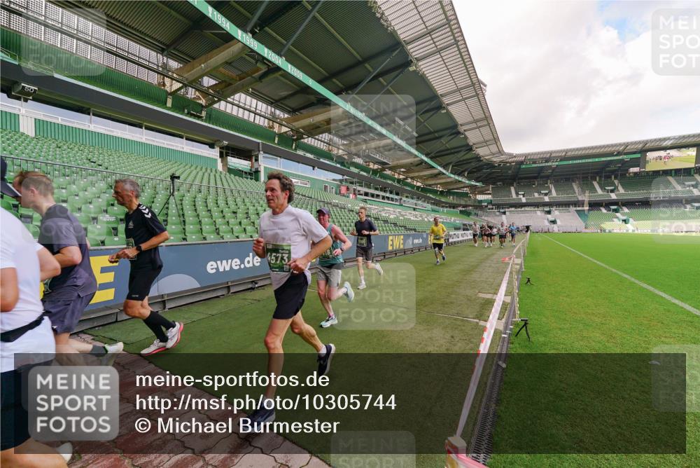 13.09.2026 - 21. swb-Marathon Bremen Michael Burmester http://msf.ph/oto/10305744 13.09.2026 12:56:57 Laufen im Stadion 307, 334, 411, 431, 465, 655, 769, 776, 854, 857, 876, 909, 913, 926, 948, 1010, 1058, 1130, 1254, 1535, 1537, 1601, 1645, 1750, 1809, 1881, 1900, 1972, 2001, 2040, 2051, 2075, 2122, 2260, 2324, 2371, 2402, 2423, 2473, 2493, 2535, 2604, 2634, 2640, 2671, 2761, 2812, 2903, 2904, 2948, 3051, 3057, 3078, 3119, 3192, 3202, 3290, 3348, 3411, 3450, 3458, 3508, 3514, 3634, 3685, 3690, 3760, 3813, 3866, 3939, 4101, 4135, 4171, 4316, 4319, 4413, 4455, 4479, 4733, 5277, 5430, 5530, 107 meine-sportfotos.de