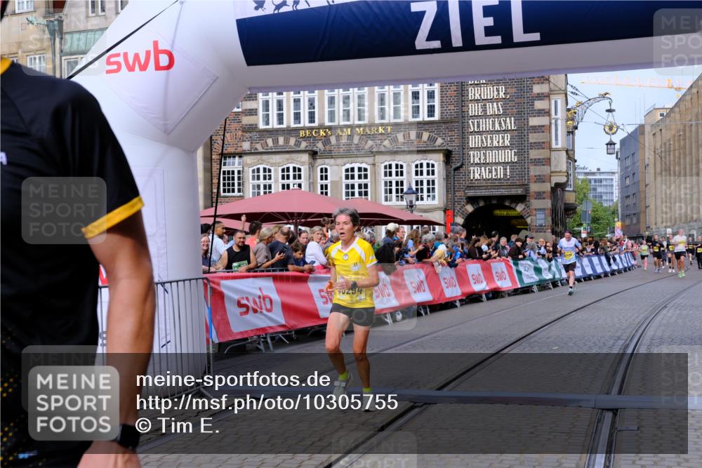 13.09.2026 - 21. swb-Marathon Bremen Tim E. http://msf.ph/oto/10305755 13.09.2026 10:49:32 Ziel 10294, 10392, 10514, 10655, 11316, 11567, 11621, 11891, 11896, 11984, 12132, 12149, 12376, 12450, 12529, 13577 meine-sportfotos.de