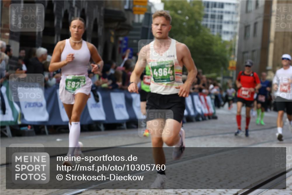 13.09.2026 - 21. swb-Marathon Bremen Strokosch-Dieckow http://msf.ph/oto/10305760 13.09.2026 12:59:37 Ziel 658, 1248, 1508, 1751, 1800, 1993, 2651, 3584, 4096, 6991, 8383, 9533, 126, 277, 807, 1320, 1485, 1852, 6557, 8850 meine-sportfotos.de