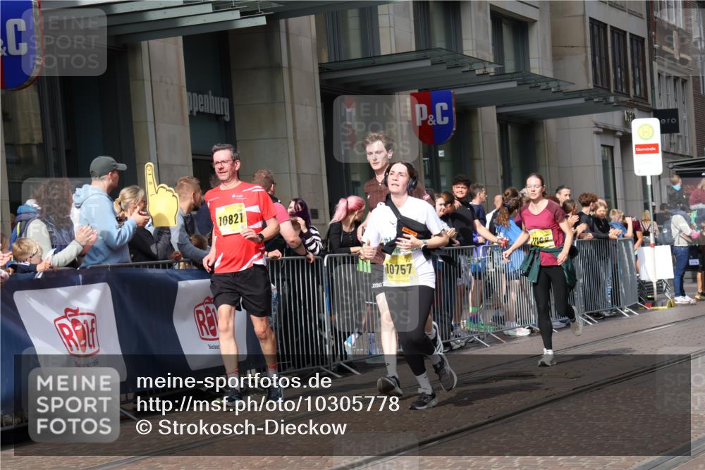 13.09.2026 - 21. swb-Marathon Bremen Strokosch-Dieckow http://msf.ph/oto/10305778 13.09.2026 10:53:17 Ziel 10141, 10174, 10222, 10227, 10478, 10479, 10626, 10757, 10821, 10838, 10845, 10886, 10905, 11168, 11242, 11379, 11446, 11502, 11590, 11800, 11950, 12056, 12119, 12308, 12331, 12341, 13597, 10284, 10448, 10585, 10714, 10757, 10780, 10863, 11012, 11238, 11282, 11575, 11766, 12040, 12170, 12275, 12369, 12398, 12461 meine-sportfotos.de