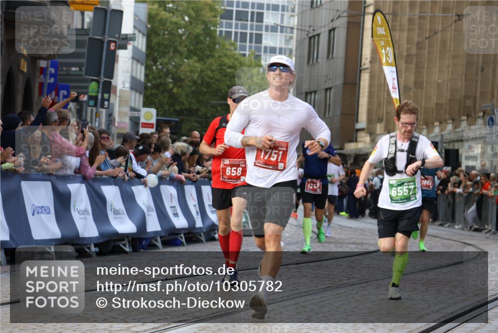 13.09.2026 - 21. swb-Marathon Bremen Strokosch-Dieckow http://msf.ph/oto/10305782 13.09.2026 12:59:39 Ziel 658, 1248, 1508, 1751, 1800, 1993, 2651, 3584, 4096, 6991, 8383, 9533, 807, 1320, 1485, 6557, 8850 meine-sportfotos.de